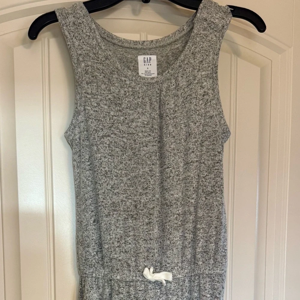 New GAP Kids Gray Knit Jumpsuit Size S (6-7)